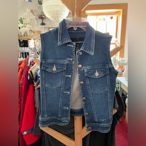 1990s 2000s sleeveless denim vest